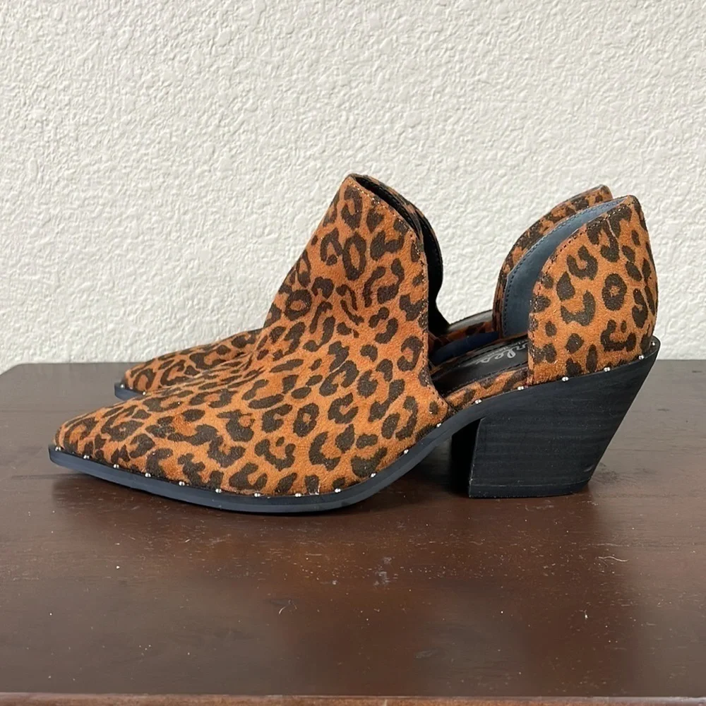 Charles by Charles David Parson Leopard Print Bootie in Camel Leopard Cut Out 6